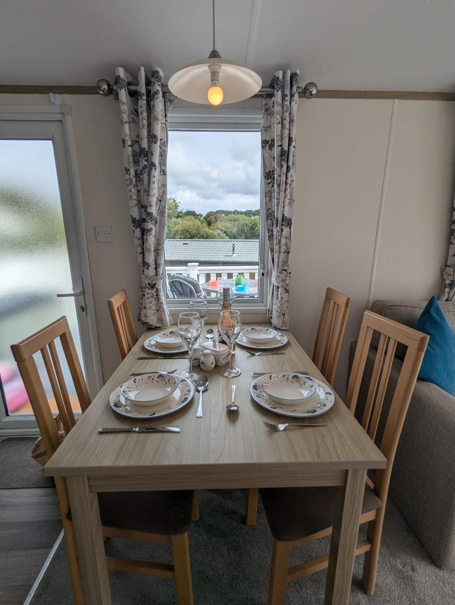 Lovely Bright And Airy Caravan On The 5 Star Shorefield Country Park Entertainment Passes Included ميلفورد أون سي المظهر الخارجي الصورة