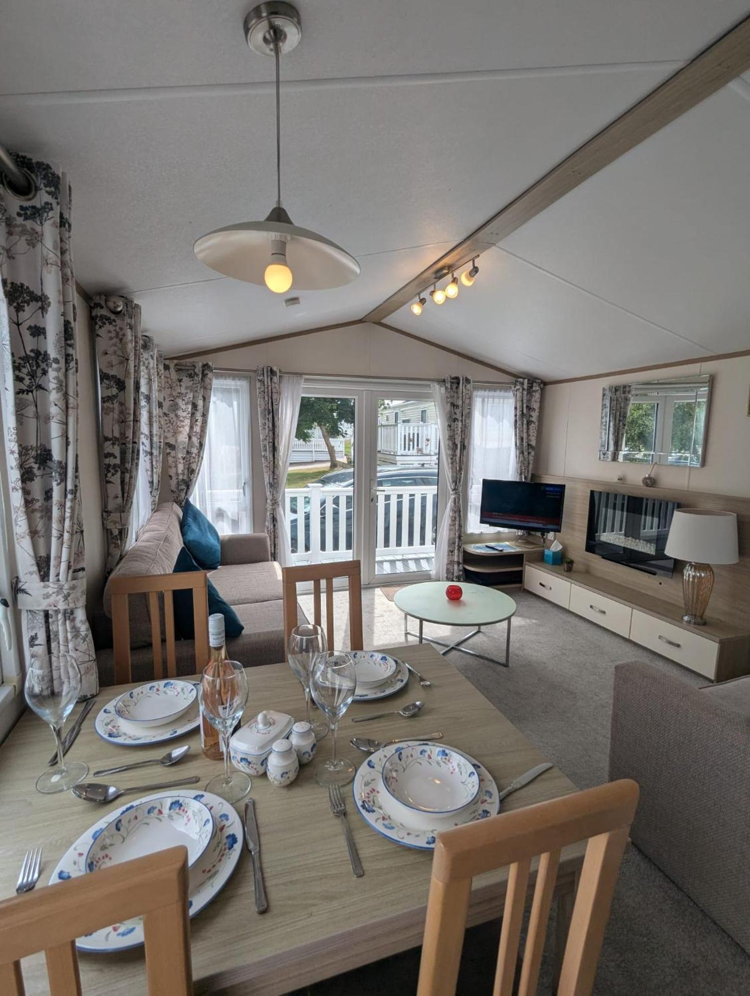 Lovely Bright And Airy Caravan On The 5 Star Shorefield Country Park Entertainment Passes Included ميلفورد أون سي المظهر الخارجي الصورة