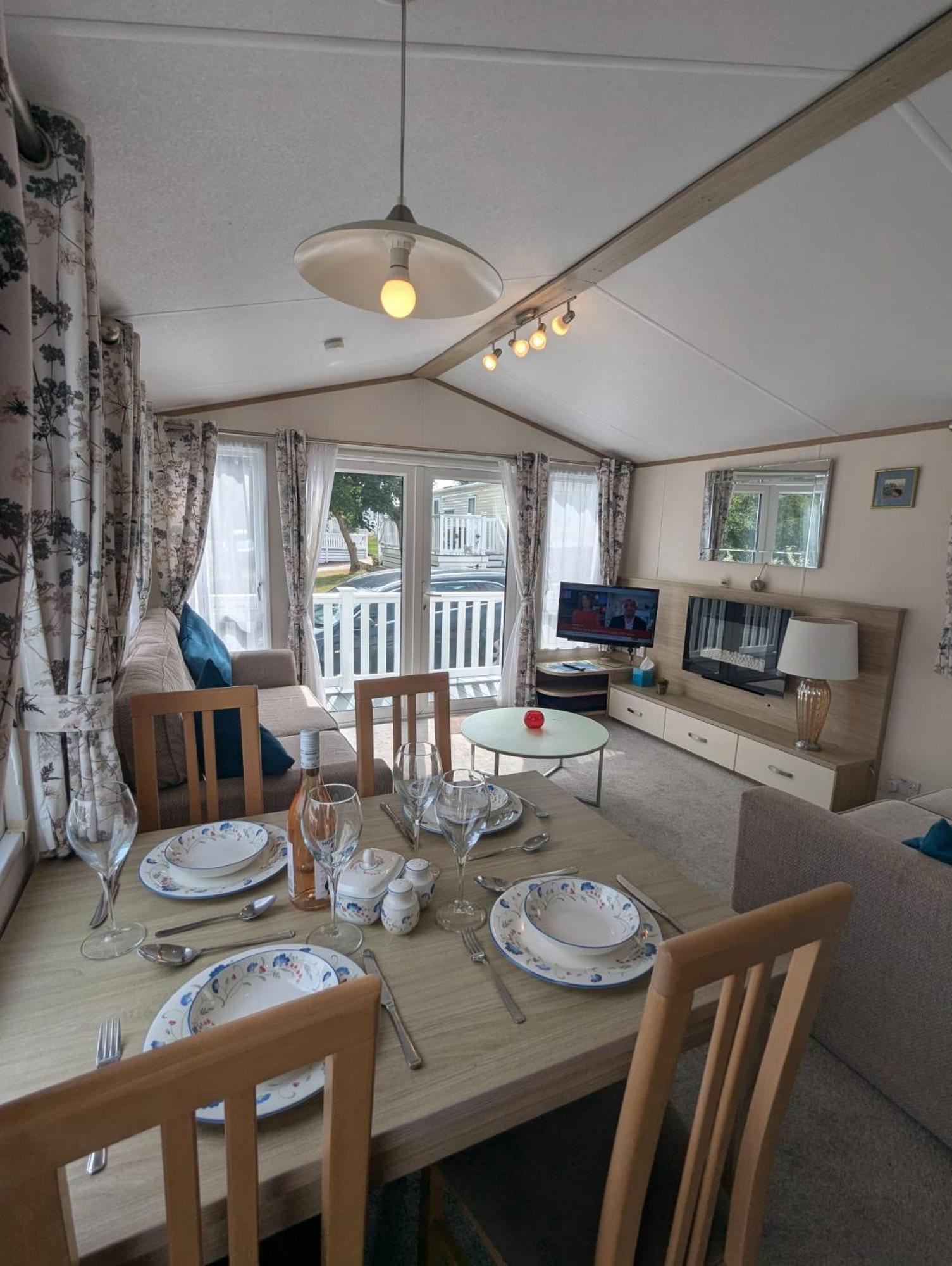 Lovely Bright And Airy Caravan On The 5 Star Shorefield Country Park Entertainment Passes Included ميلفورد أون سي المظهر الخارجي الصورة