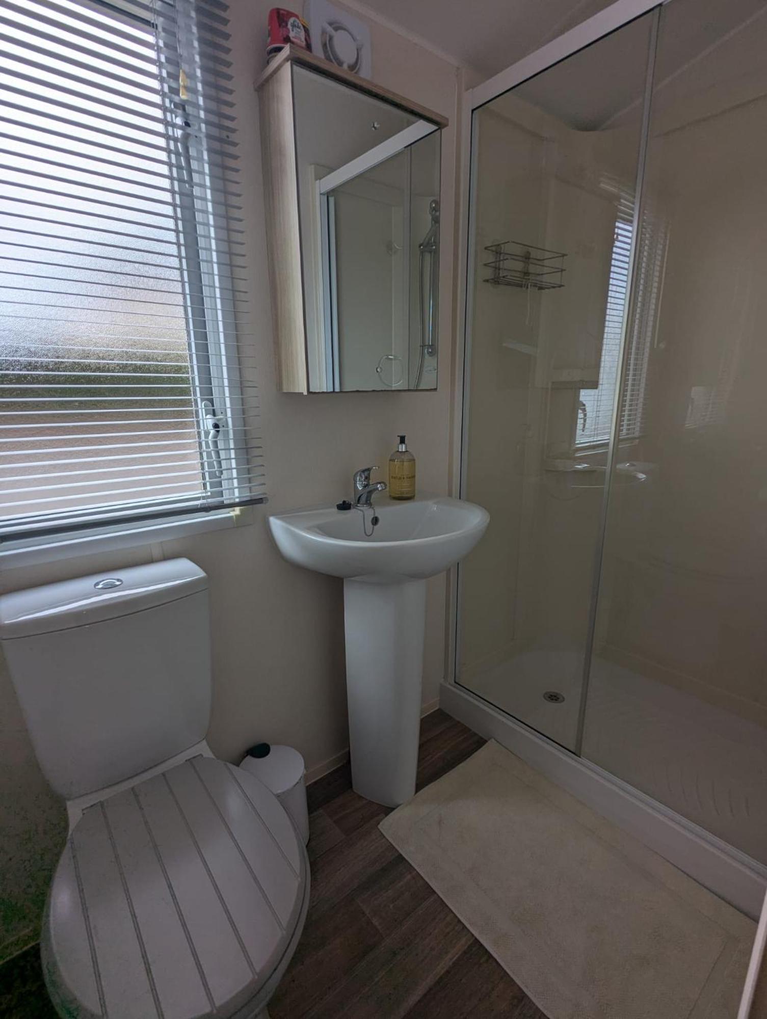 Lovely Bright And Airy Caravan On The 5 Star Shorefield Country Park Entertainment Passes Included ميلفورد أون سي المظهر الخارجي الصورة