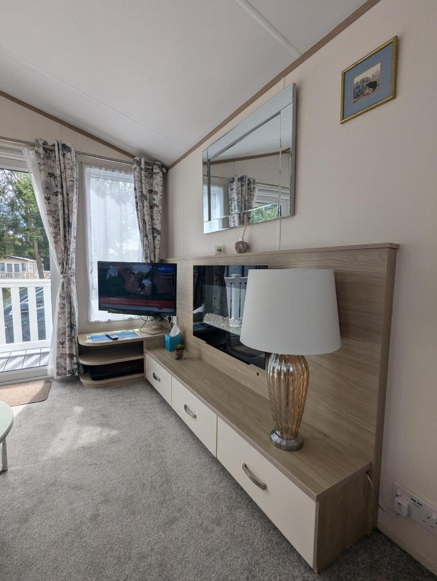 Lovely Bright And Airy Caravan On The 5 Star Shorefield Country Park Entertainment Passes Included ميلفورد أون سي المظهر الخارجي الصورة